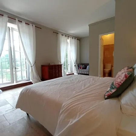 Domaine De La Barde Guest And Suites. Couette-café *