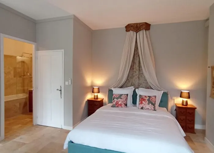 Bed & Breakfast Domaine De La Barde Guest And Suites. Le Bugue