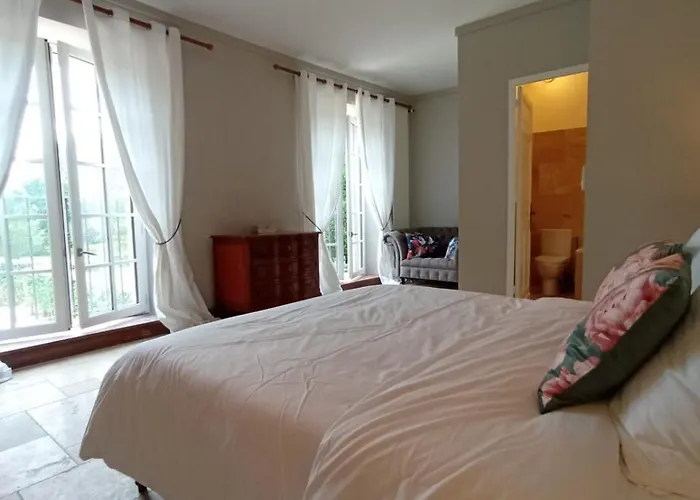 Domaine De La Barde Guest And Suites. Bed & Breakfast 4*